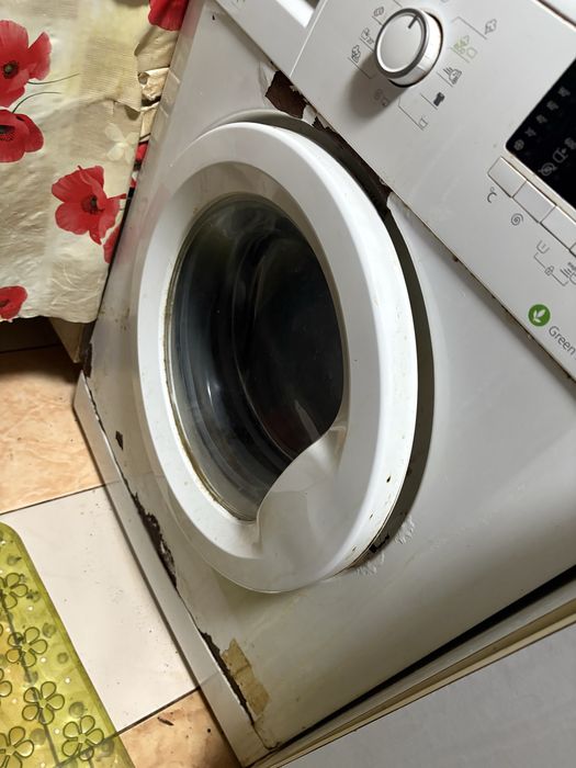 Vand masina in stare buna de functionare aspect 7/10 din cauza aburilor bucatarie