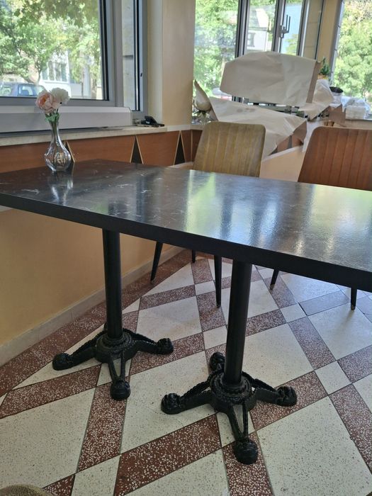 Продавам маса със столове