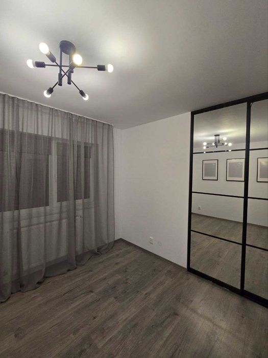 Închiriez apartament/spatiu birouri – 4 camere, parter, curte proprie