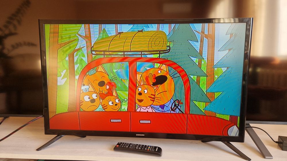 Телевизор Samsung  80 см
