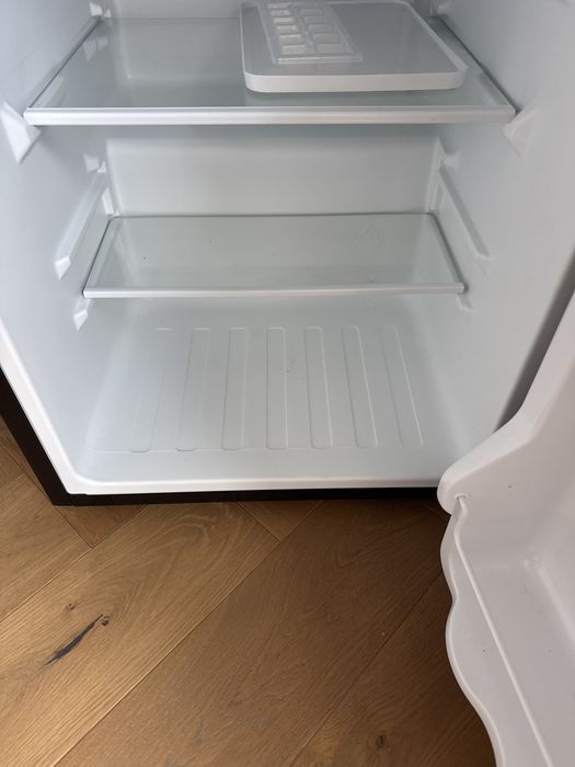Frigider minibar Star-Light MBM-67APBL, 65 L, negru stare foarte bună