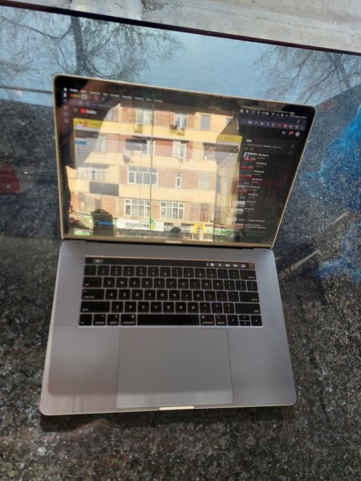 Macbook Pro i7-8gen |DDR4 16GB | SSD 256 | Videokarta-4gb