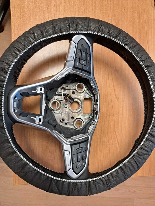 VW volan cu comenzi ca nou