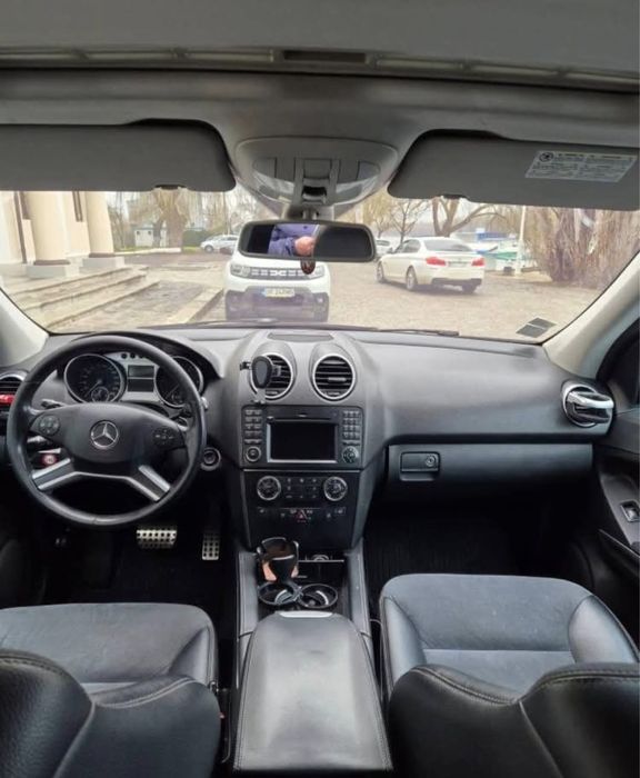 Mercedes Benz clasa ML 300 204cp,vand ,schimb cu 7 locuri