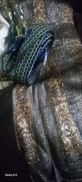 Costum national din paiete și mărgele