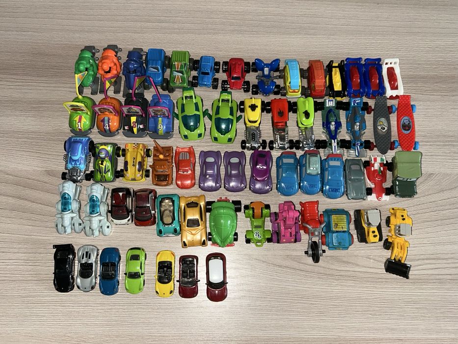 Киндеры игрушки продам