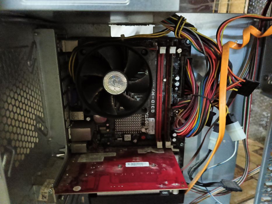 Продается компьютер в месте с монитором