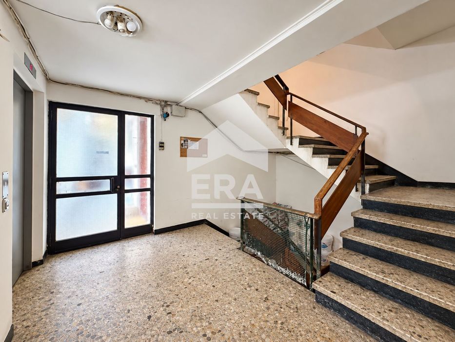 Продава се Четиристаен апартамент в София, Лагера - 90 кв.м за 3323 €/кв.м - Снимка #8