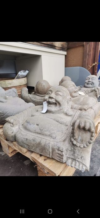 Statui din piatra buda