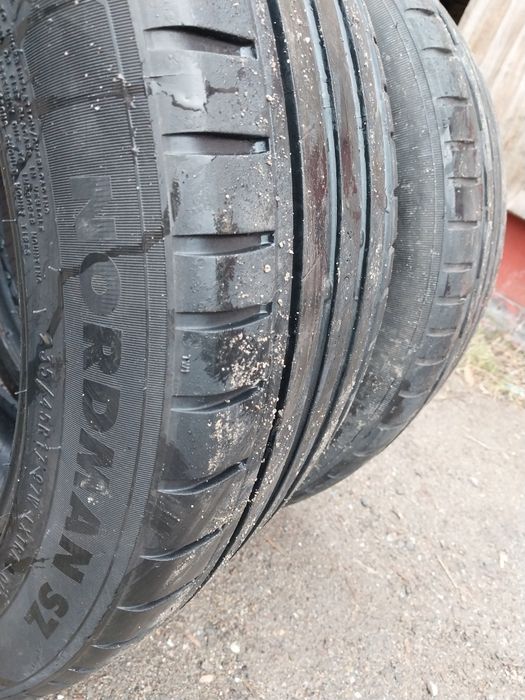 2 шины Nokian 235 45 R17.