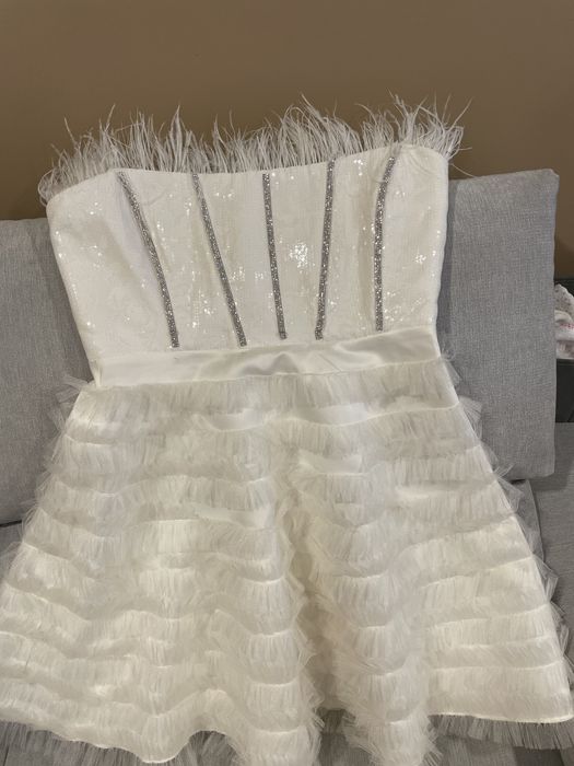 Рокля пера и кристали