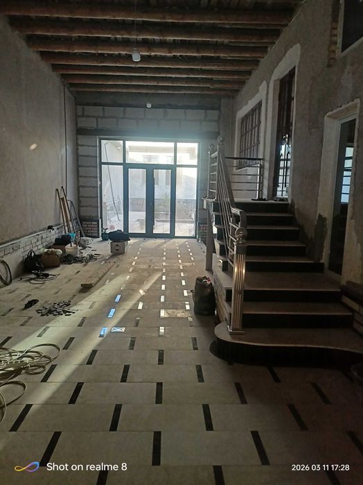 Бухоро шахарда ховли сотилади.