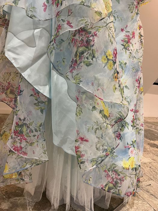 Vand rochie MacDuggal marimea S-M