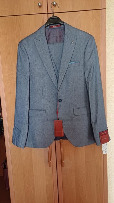 Кастюм тройка Новый