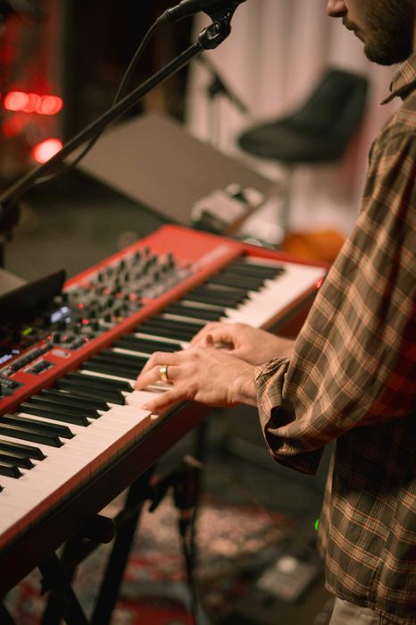 Lecții / Cursuri de pian și teorie muzicală