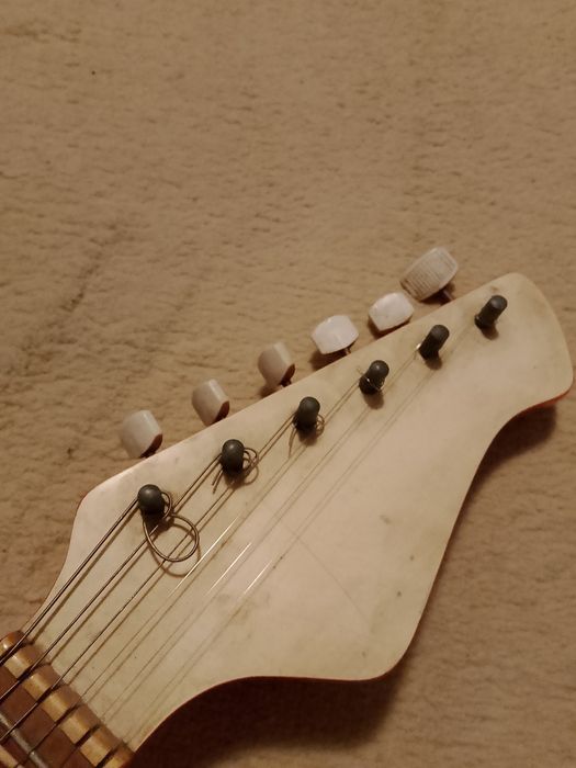 Продам  электро гитару