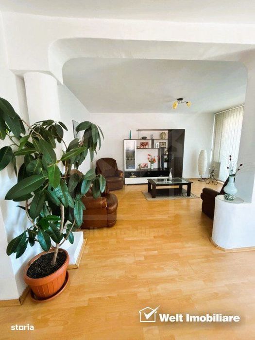 Vila spatioasa, 287mp, 5 dormitoare, cu garaj dublu, in Someseni