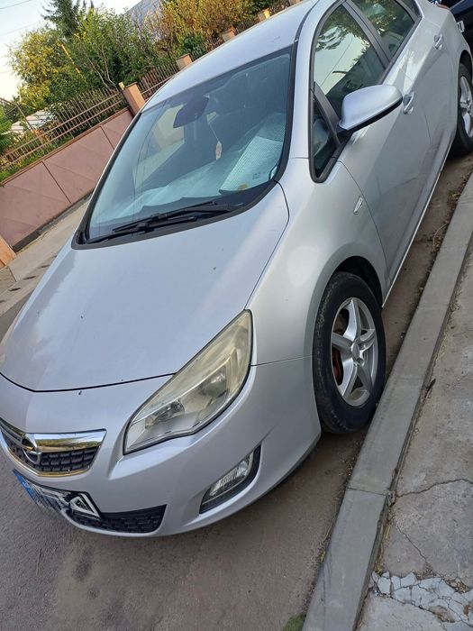 Opel Astra J Hatchback 2010 - Full Option