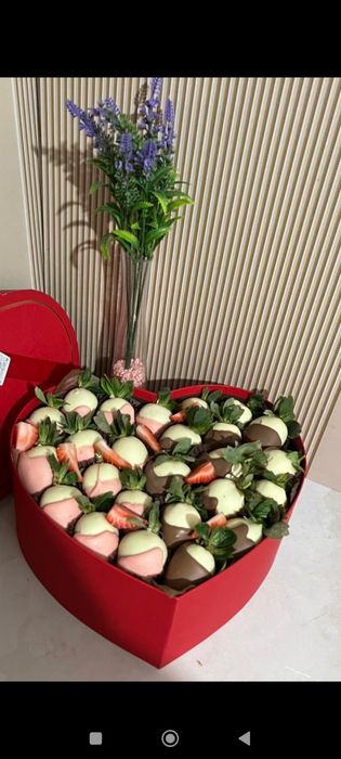 Клубника в шоколаде Дубайский шоколад