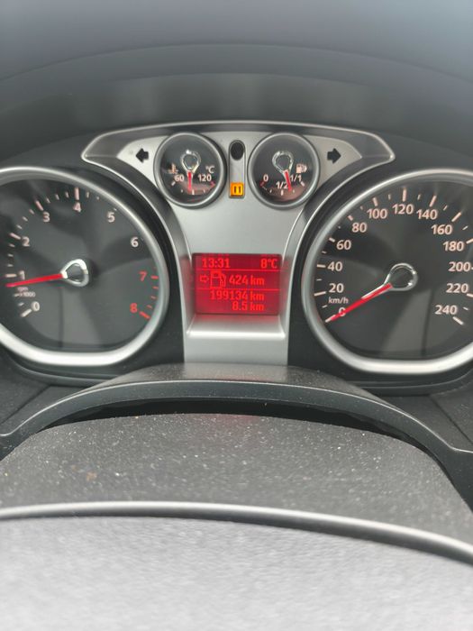 Vând Ford focus  pe benzină