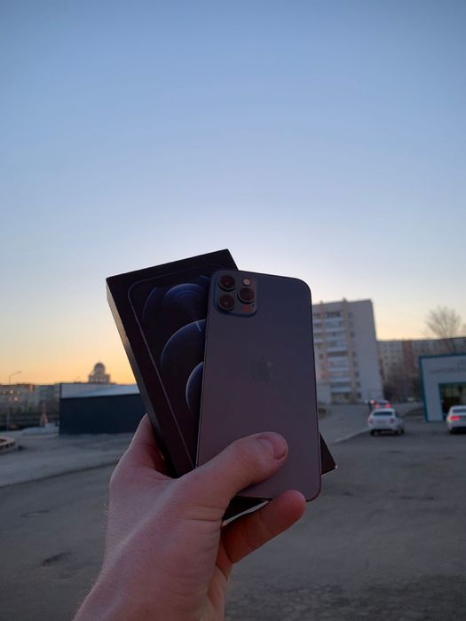 Продам айфон 12 про