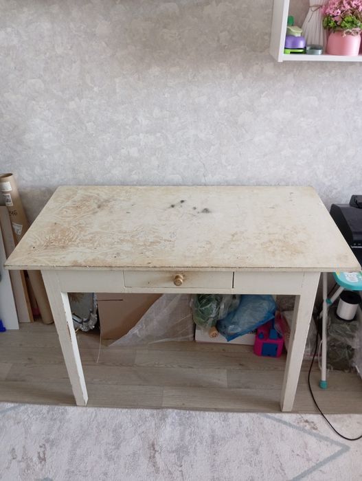 Продам стол кухонный