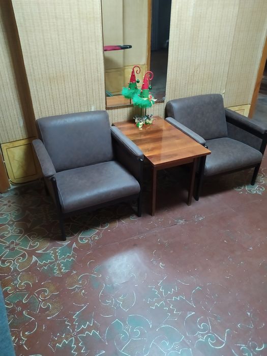 Стенка,кресла, письменный стол, обеденный стол со стульями,дмван