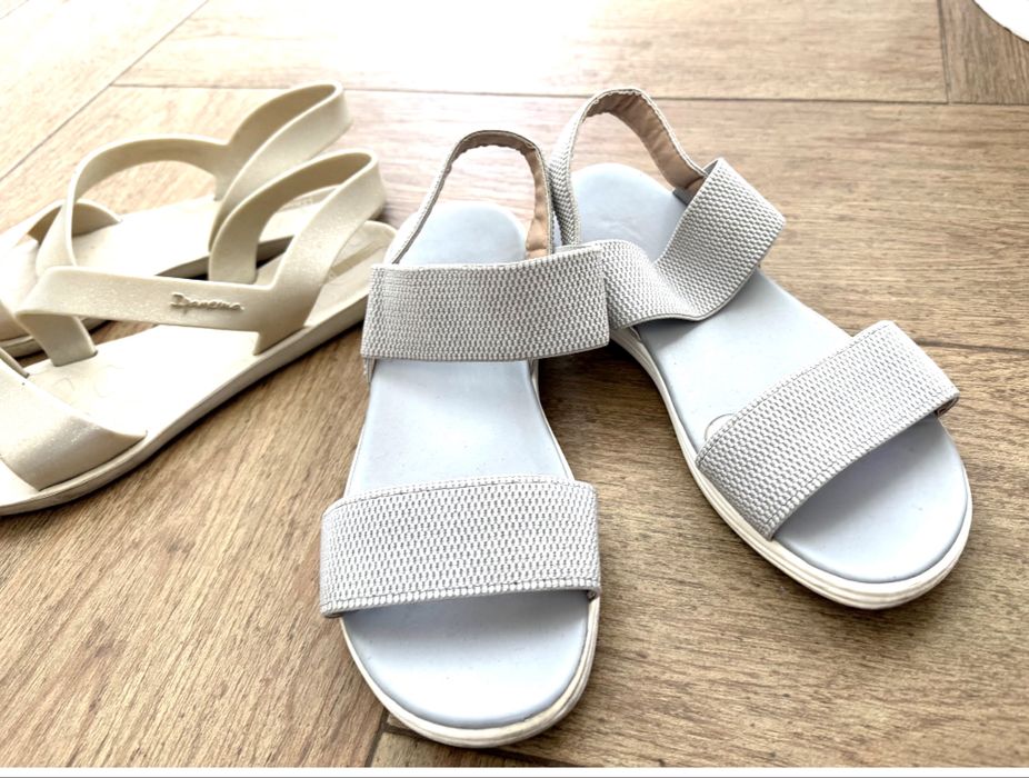 Сандали удибни в светли цветове