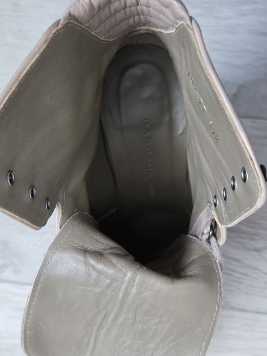 Продам фирменные ботинки