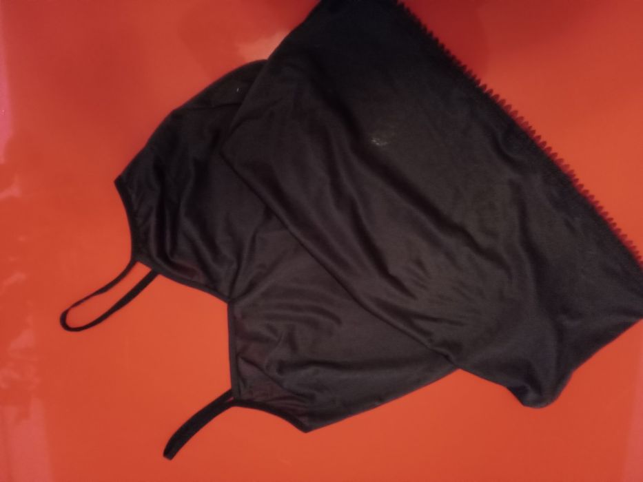 Onamning külotlarini yechdi