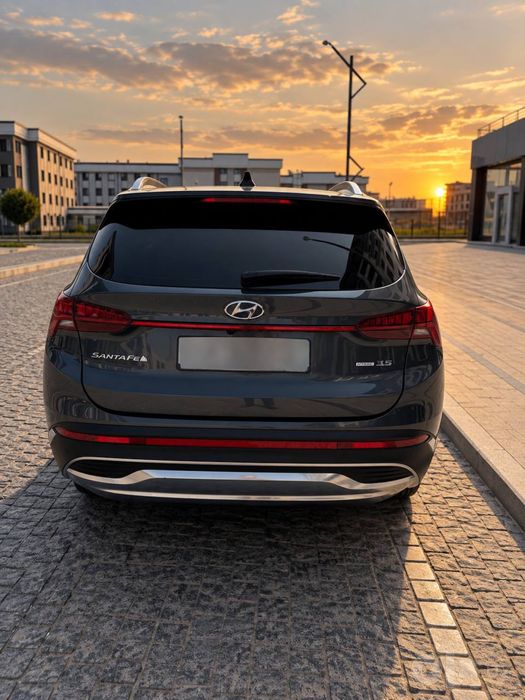 Продаю свой автомобиль Hyundai Santa Fe 2022 года