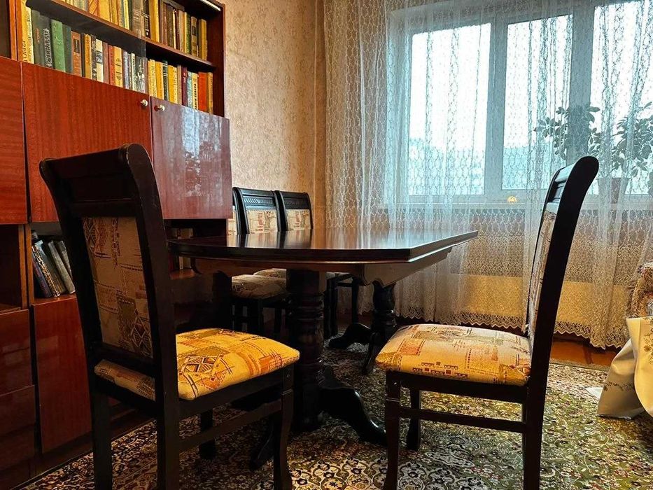 Продам стол и стулья