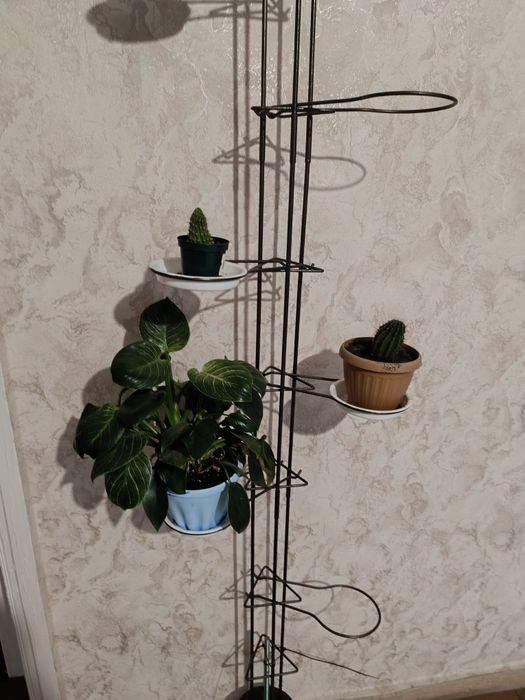 Для цветов подставка стоика