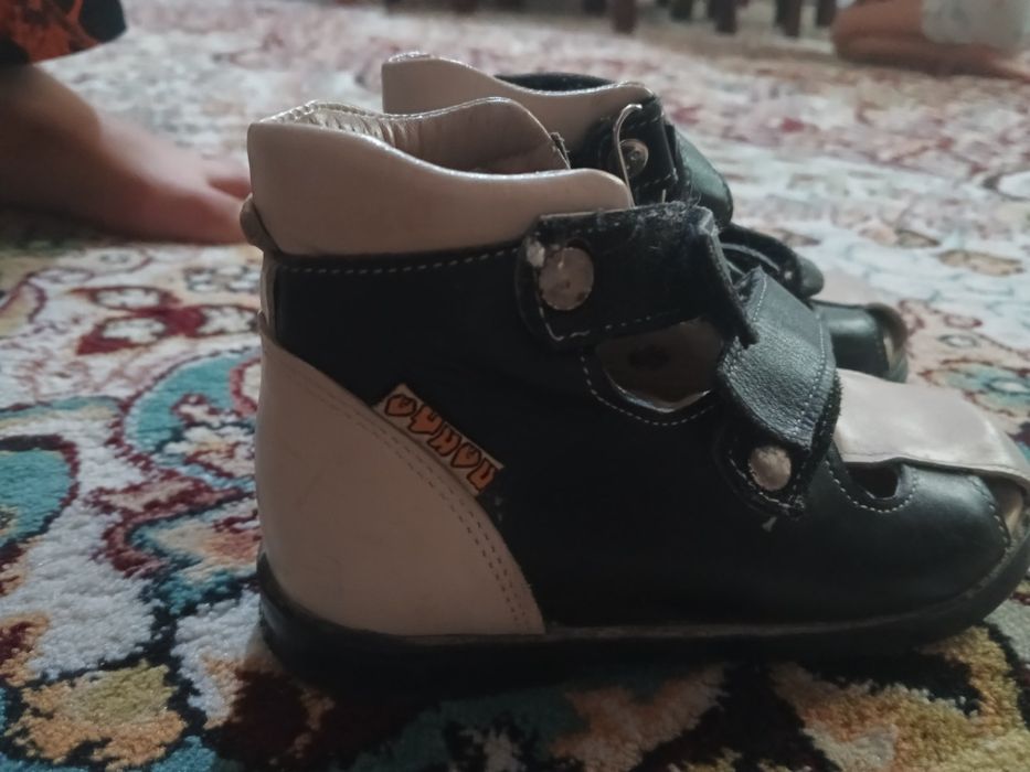 Artapedik oyoq kiyim sotiladi