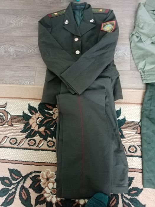 военный одежда 44..46