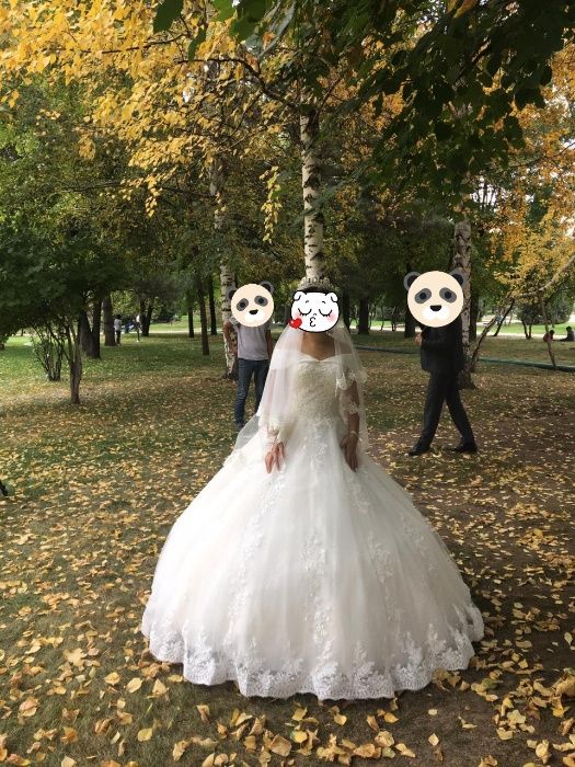 Свадебное платье со шлейфом (Айвори)