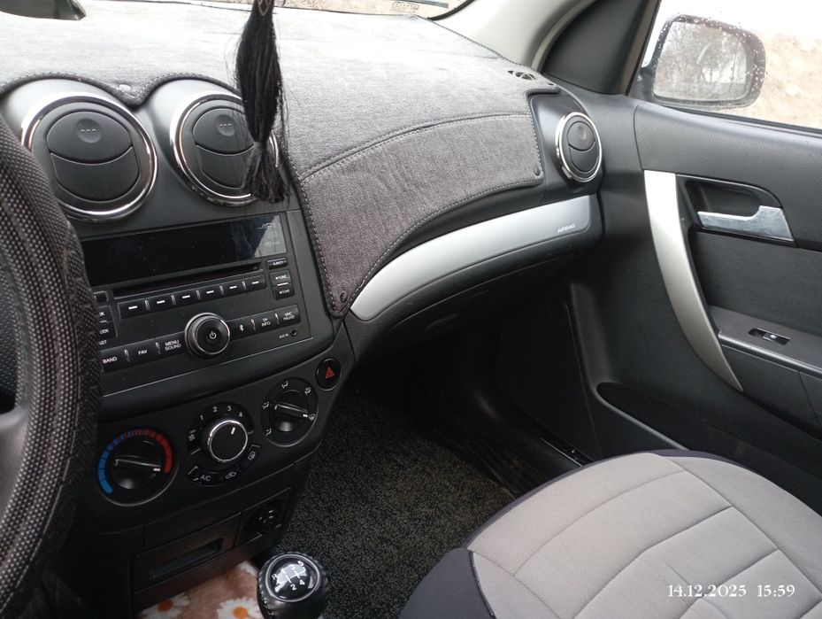 Продаю свою машину Нексия R3