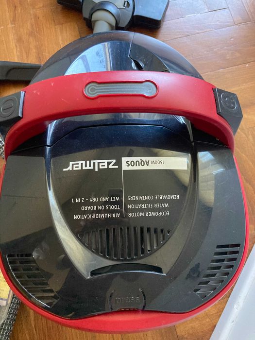 Прахосмукачка с воден филтър Телескопична тръба, 1500 W, HEPA