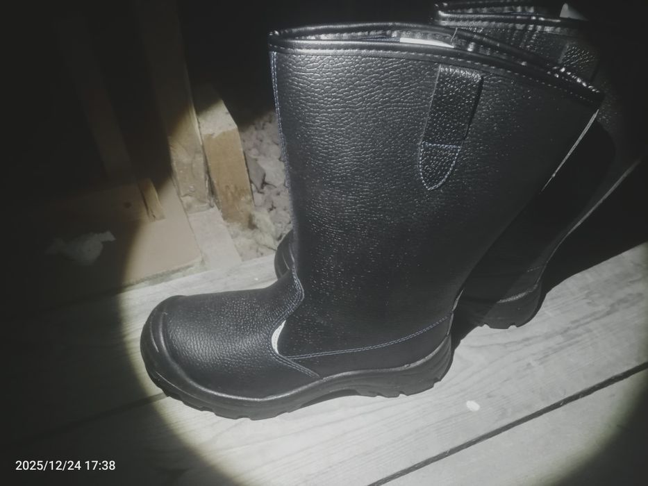 Продам спец обувь