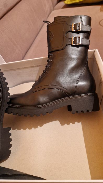 продам женские ботинки PINKO