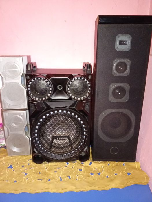 Vând 4 boxe perfect funcționale