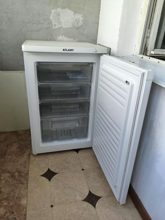 Продам морозильник Атлант