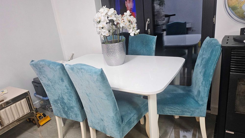 Vând set masă extensibilă și 6 scaune