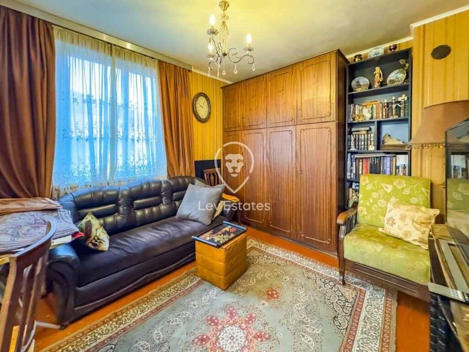 Двуетажна къща с парцел в Средец, област Бургас