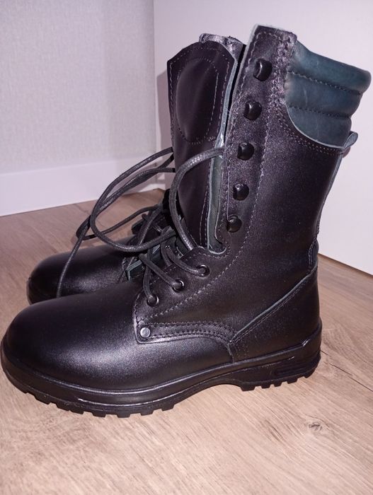 Продам берцы зимние 40 размер