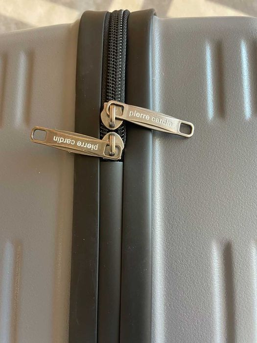 Малък Куфар Pierre Cardin, за ръчен багаж в самолет, с код, оригинален