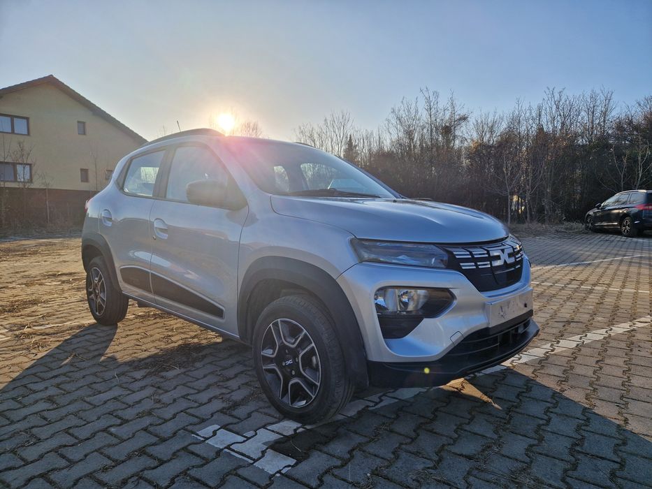 Dacia Spring avariat lovit