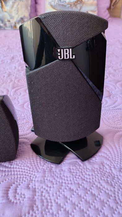 JBL - център + 4 сателитни колонки.