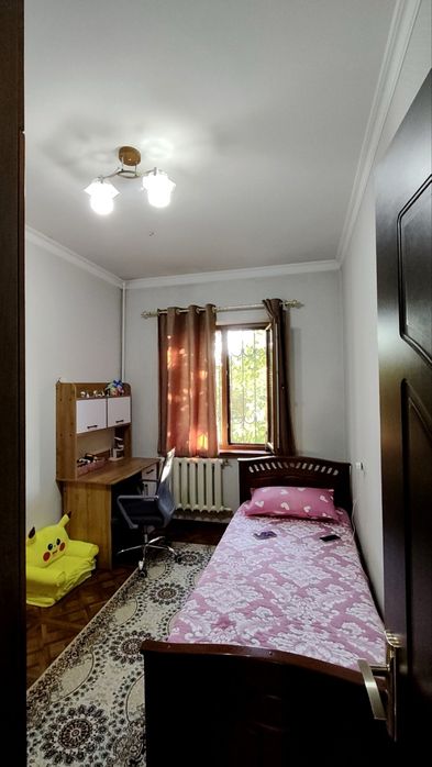 Medgaradok 3/3/5 balkon 2/6 srochno sotiladi