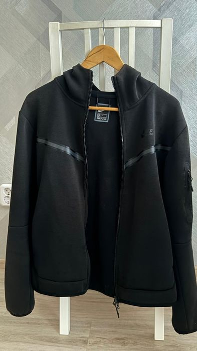 Продам Nike Tech fleece